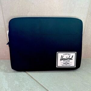 Herschel Supply Company - Tablet Sleeve - Zippered
